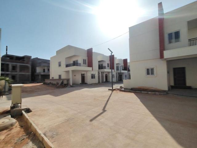 4 BHK Villa in Patancheru for resale Sangareddy. The reference number is 20105481