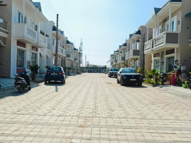 4 BHK Villa in Preet Colony for resale Zirakpur. The reference number is 20182651