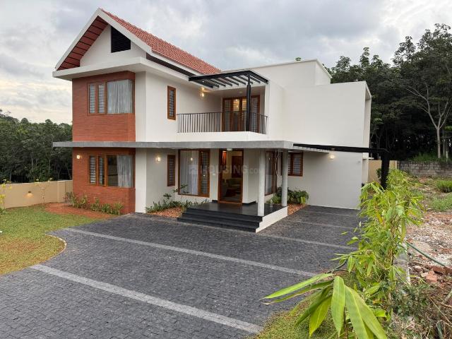 4 BHK Villa in Puthenkurish for resale Kochi. The reference number is 21215294