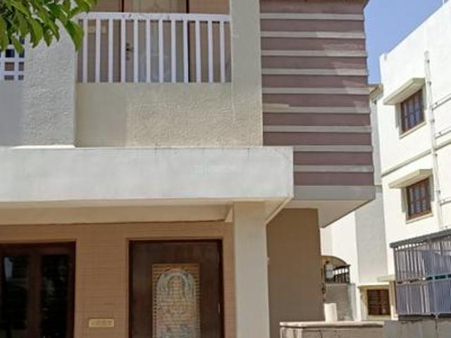 4 BHK Villa in Raysan for resale Gandhinagar. The reference number is 9910367