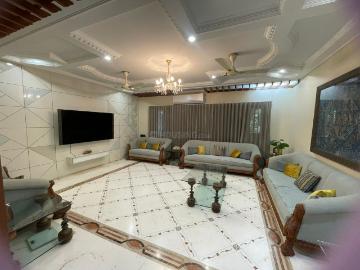 4 BHK Villa in Satellite for resale Ahmedabad. The reference number is 18252305
