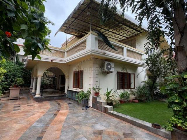 4 BHK Villa in Satellite for resale Ahmedabad. The reference number is 19754402