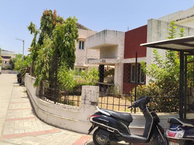 4 BHK Villa in Satellite for resale Ahmedabad. The reference number is 20337039
