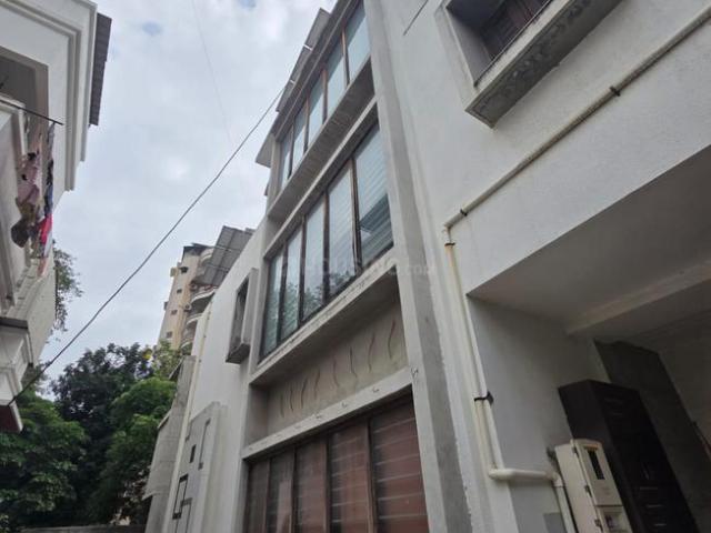 4 BHK Villa in Satellite for resale Ahmedabad. The reference number is 21020060