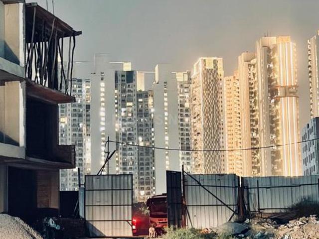 4 BHK Villa in Sector 107 for resale Noida. The reference number is 20572677