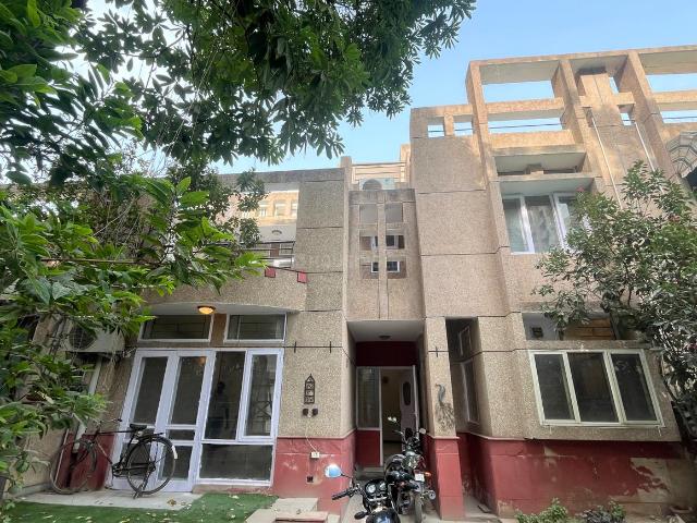 4 BHK Villa in Sector 50 for resale Gurgaon. The reference number is 20412373