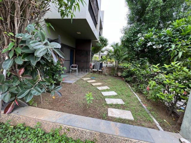 4 BHK Villa in Shantipura for rent Ahmedabad. The reference number is 19258639