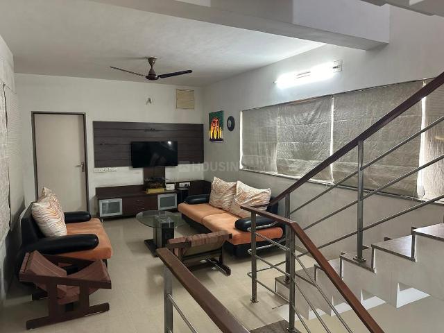 4 BHK Villa in Shantipura for rent Ahmedabad. The reference number is 20315927