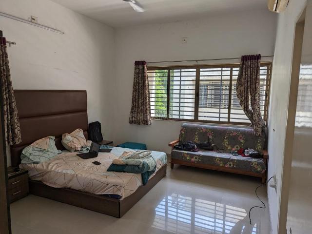 4 BHK Villa in Shantipura for rent Ahmedabad. The reference number is 20969672
