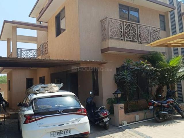 4 BHK Villa in Shantipura for resale Ahmedabad. The reference number is 17003705