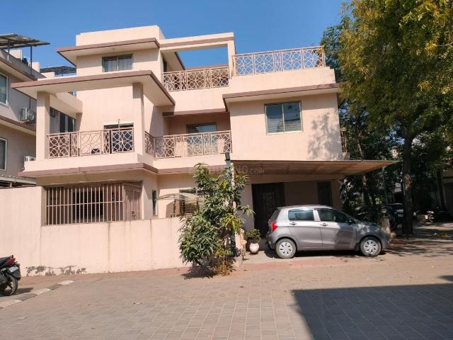 4 BHK Villa in Shela for rent Ahmedabad. The reference number is 19950635