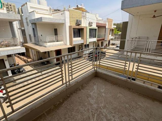 4 BHK Villa in Shela for rent Ahmedabad. The reference number is 20451494