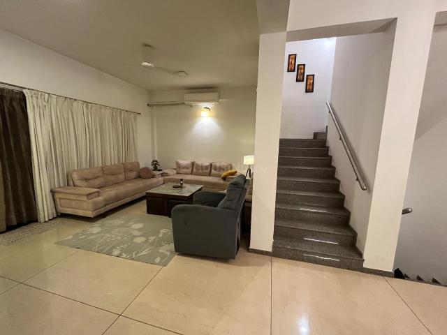 4 BHK Villa in Shela for rent Ahmedabad. The reference number is 20645956