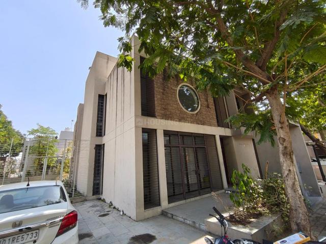 4 BHK Villa in Shela for rent Ahmedabad. The reference number is 21215824