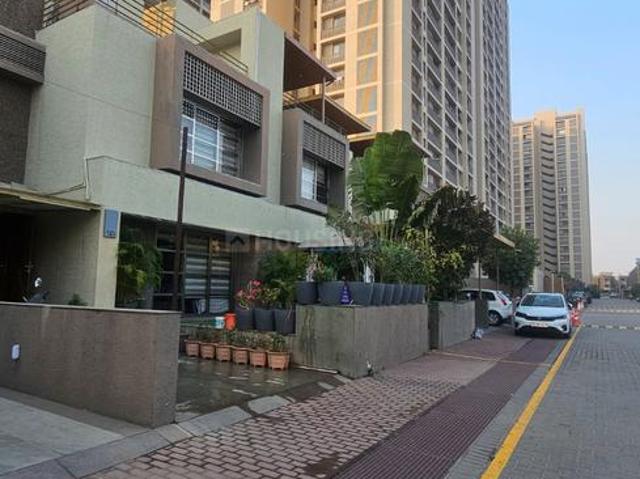 4 BHK Villa in Shela for resale Ahmedabad. The reference number is 20245924