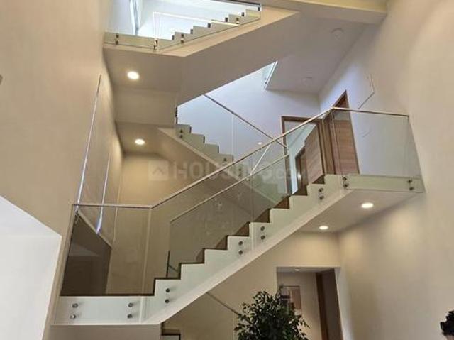 4 BHK Villa in Shilaj for rent Ahmedabad. The reference number is 21370303