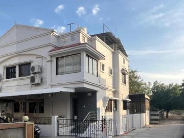 4 BHK Villa in Sola for resale Ahmedabad. The reference number is 20216399