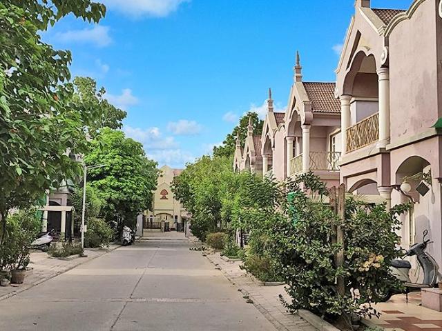 4 BHK Villa in Sola for resale Ahmedabad. The reference number is 21187188