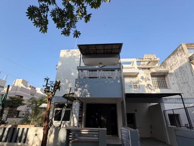 4 BHK Villa in South Bopal for rent Ahmedabad. The reference number is 21265995