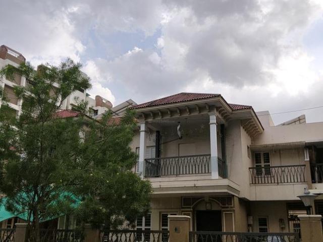 4 BHK Villa in South Bopal for resale Ahmedabad. The reference number is 20489055