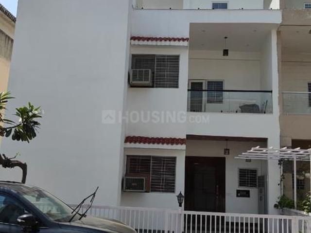 4 BHK Villa in Surajpur for rent Greater Noida. The reference number is 21089558