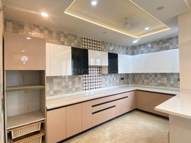 4 BHK Villa in Surajpur for resale Greater Noida. The reference number is 21036199