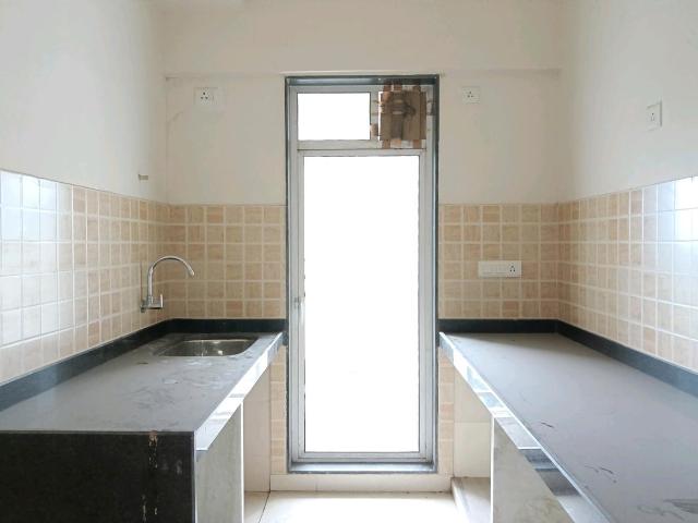 4 BHK Apartment in Chembur for rent Mumbai. The reference number is 18233419