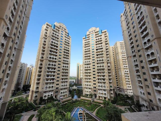 4 BHK Apartment in Chi V for resale Greater Noida. The reference number is 21050286