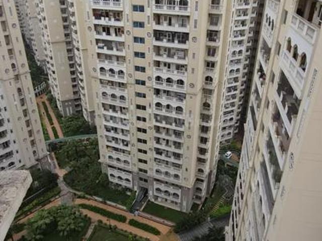 4 BHK Apartment in Chi V for resale Greater Noida. The reference number is 21285403