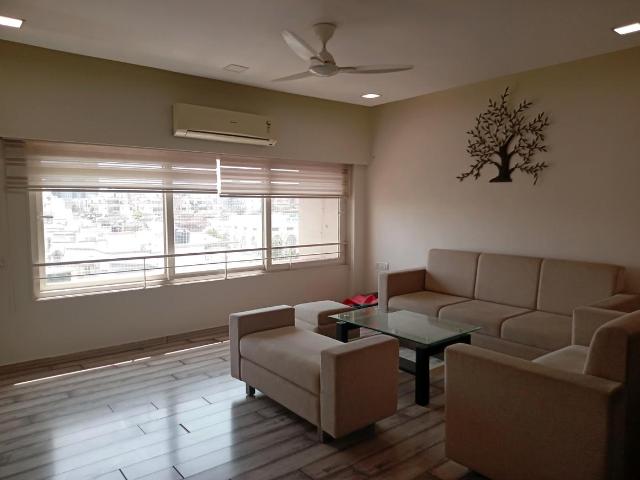 4 BHK Apartment in Ambawadi for rent Ahmedabad. The reference number is 16125604