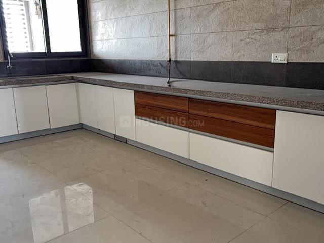 4 BHK Apartment in Ambawadi for rent Ahmedabad. The reference number is 19867739