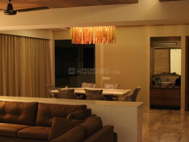 4 BHK Apartment in Ambawadi for rent Ahmedabad. The reference number is 20577266
