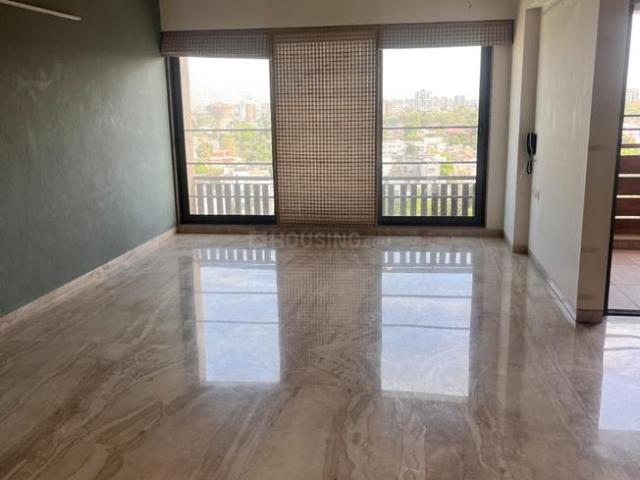 4 BHK Apartment in Ambawadi for rent Ahmedabad. The reference number is 20662343