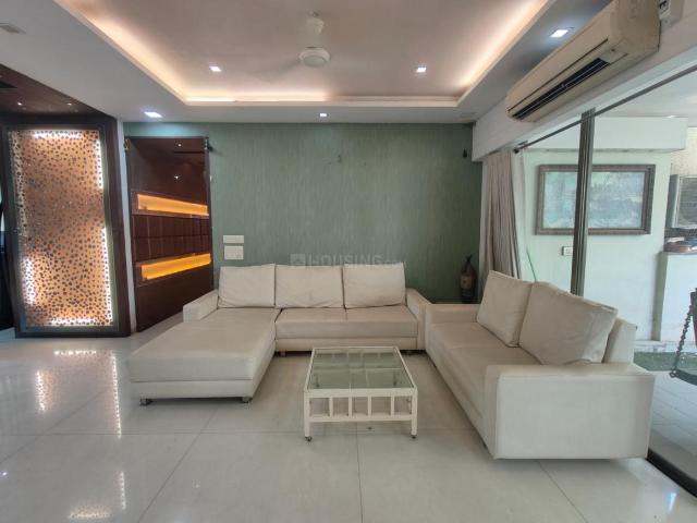 4 BHK Apartment in Ambawadi for resale Ahmedabad. The reference number is 20298739
