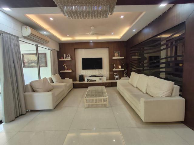 4 BHK Apartment in Ambawadi for resale Ahmedabad. The reference number is 20298746