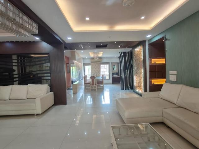 4 BHK Apartment in Ambawadi for resale Ahmedabad. The reference number is 20369213