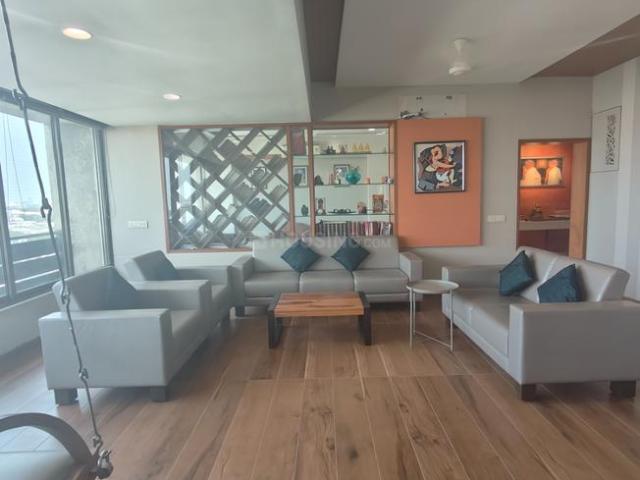 4 BHK Apartment in Ambawadi for resale Ahmedabad. The reference number is 21201893