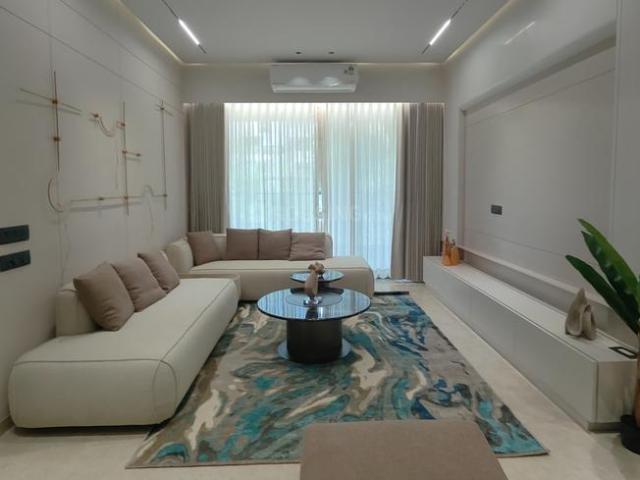 4 BHK Apartment in Ambawadi for resale Ahmedabad. The reference number is 21343305