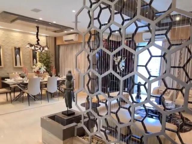 4 BHK Apartment in Andheri West for rent Mumbai. The reference number is 19198834