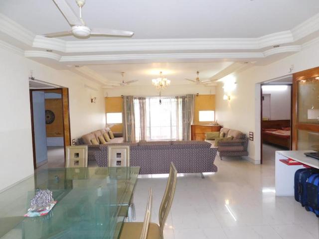 4 BHK Apartment in Andheri West for resale Mumbai. The reference number is 16985075