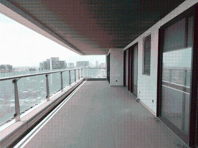 4 BHK Apartment in Andheri West for resale Mumbai. The reference number is 12201770