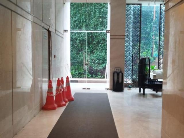 4 BHK Apartment in Andheri West for resale Mumbai. The reference number is 21012347