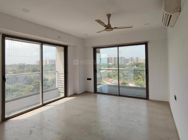 4 BHK Apartment in Abhva for rent Surat. The reference number is 21194449