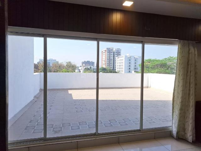 4 BHK Apartment in Alkapuri for rent Vadodara. The reference number is 20106977