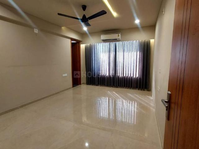4 BHK Apartment in Bodakdev for rent Ahmedabad. The reference number is 19349211