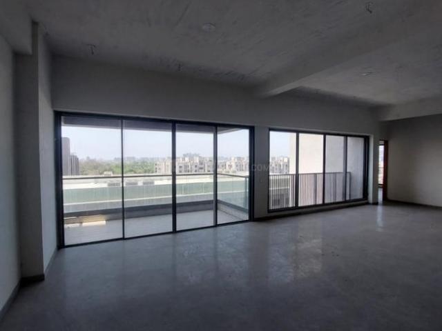 4 BHK Apartment in Bodakdev for rent Ahmedabad. The reference number is 19840665