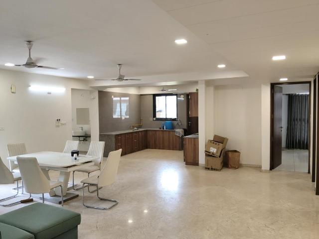 4 BHK Apartment in Bodakdev for rent Ahmedabad. The reference number is 20461239