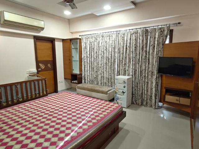 4 BHK Apartment in Bodakdev for rent Ahmedabad. The reference number is 20868402