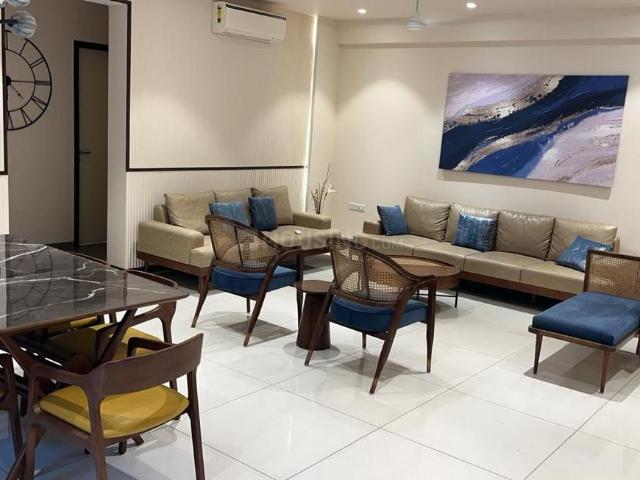4 BHK Apartment in Bodakdev for rent Ahmedabad. The reference number is 20958176