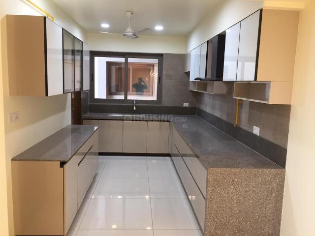 4 BHK Apartment in Bodakdev for rent Ahmedabad. The reference number is 20952053